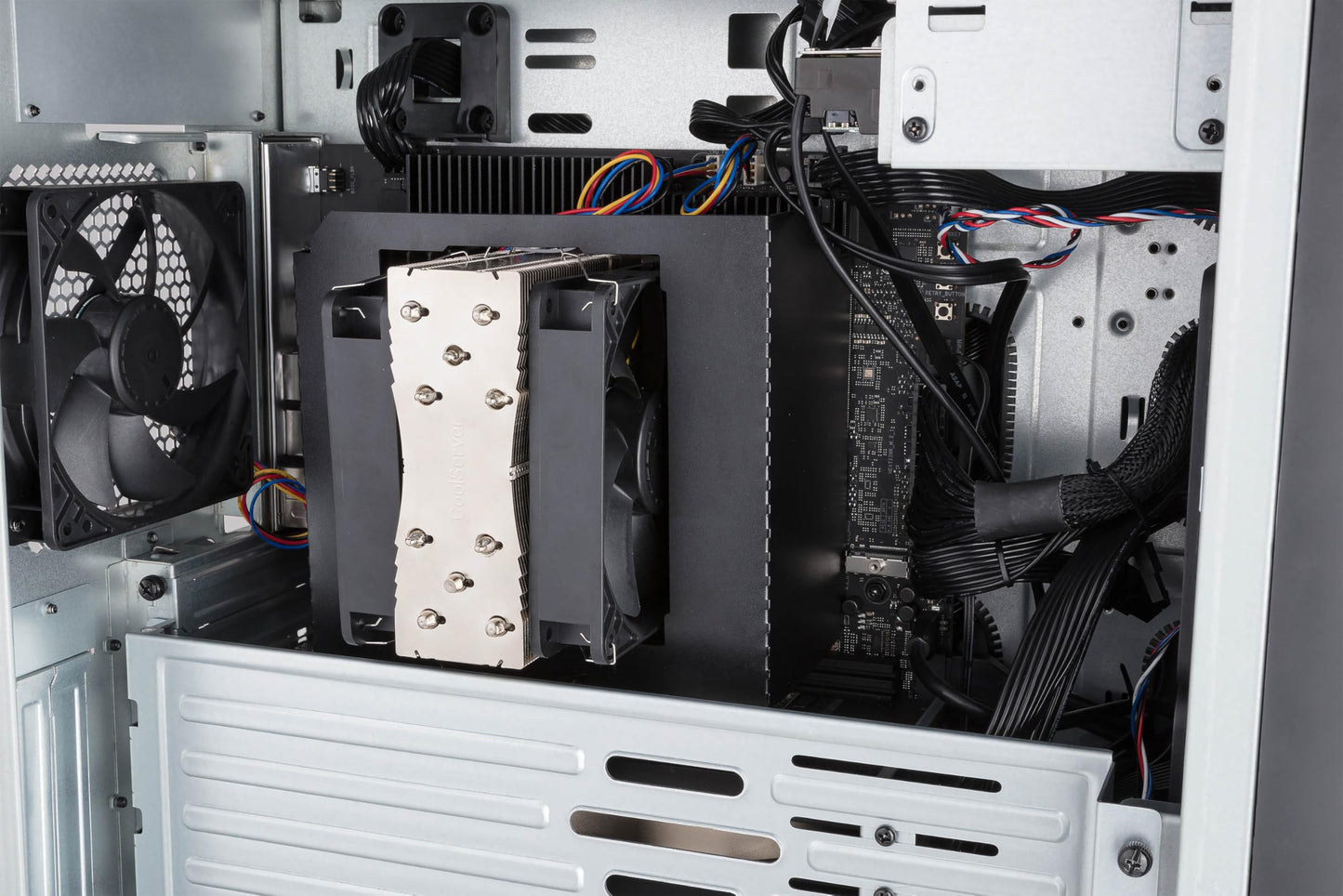 ASUS ExpertCenter Pro ET700I W7-B-750 Performance AI Barebones workstation supports Intel® Xeon® W-3400/W-2400, PCIe 5.0, DDR5 ECC, 2x 2.5Gb LAN, 2 x M.2, 2x GPU support, 750W 80 PLUS® Gold PSU, USB C