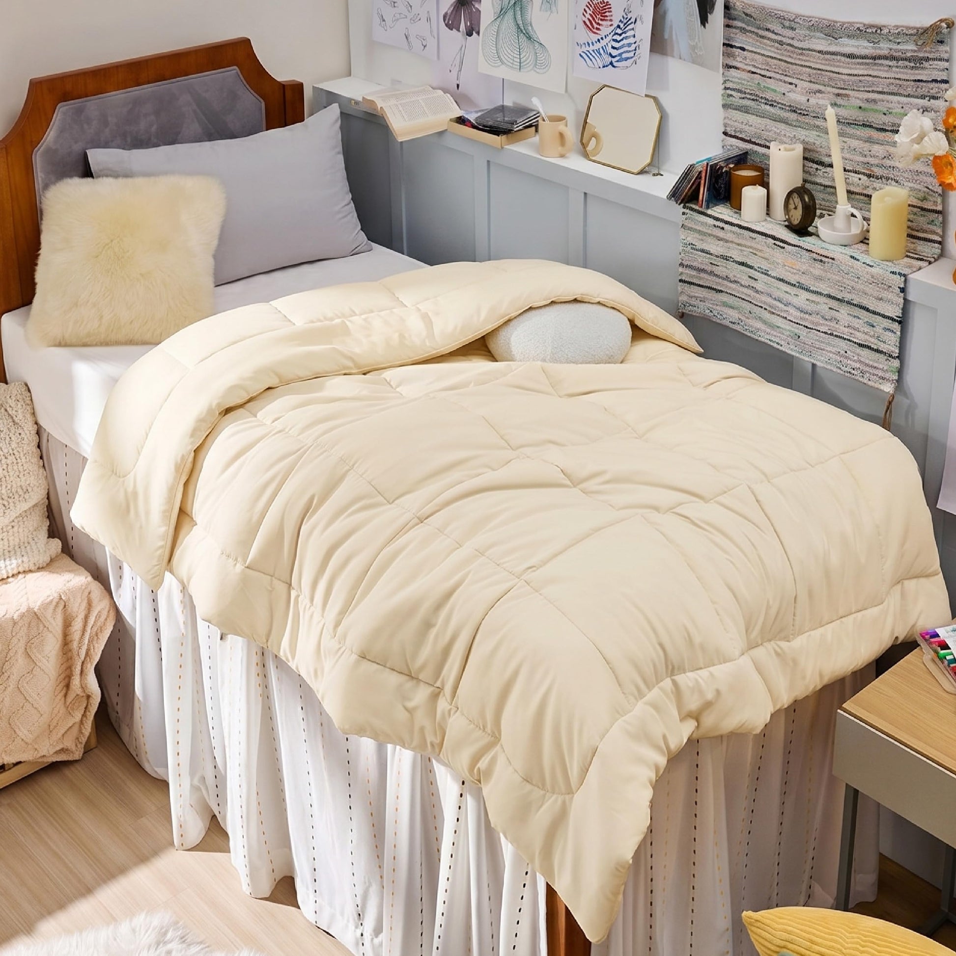 Bedsure Comforter Duvet Insert - Quilted Comforters Queen Size, All Season Duvet, GentleSoft Down Alternative Bedding Blanket, with 8 Tabs, Gifts for Women/Men, White, Queen 88 x 88 Inches