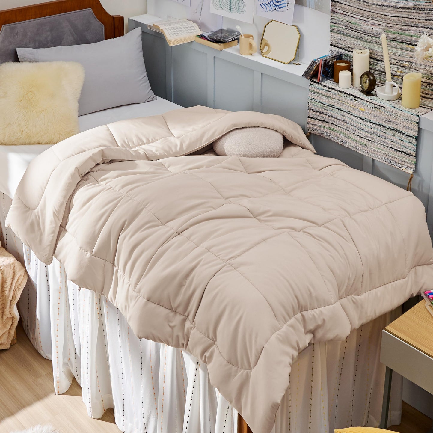 Bedsure Comforter Duvet Insert - Quilted Comforters Queen Size, All Season Duvet, GentleSoft Down Alternative Bedding Blanket, with 8 Tabs, Gifts for Women/Men, White, Queen 88 x 88 Inches