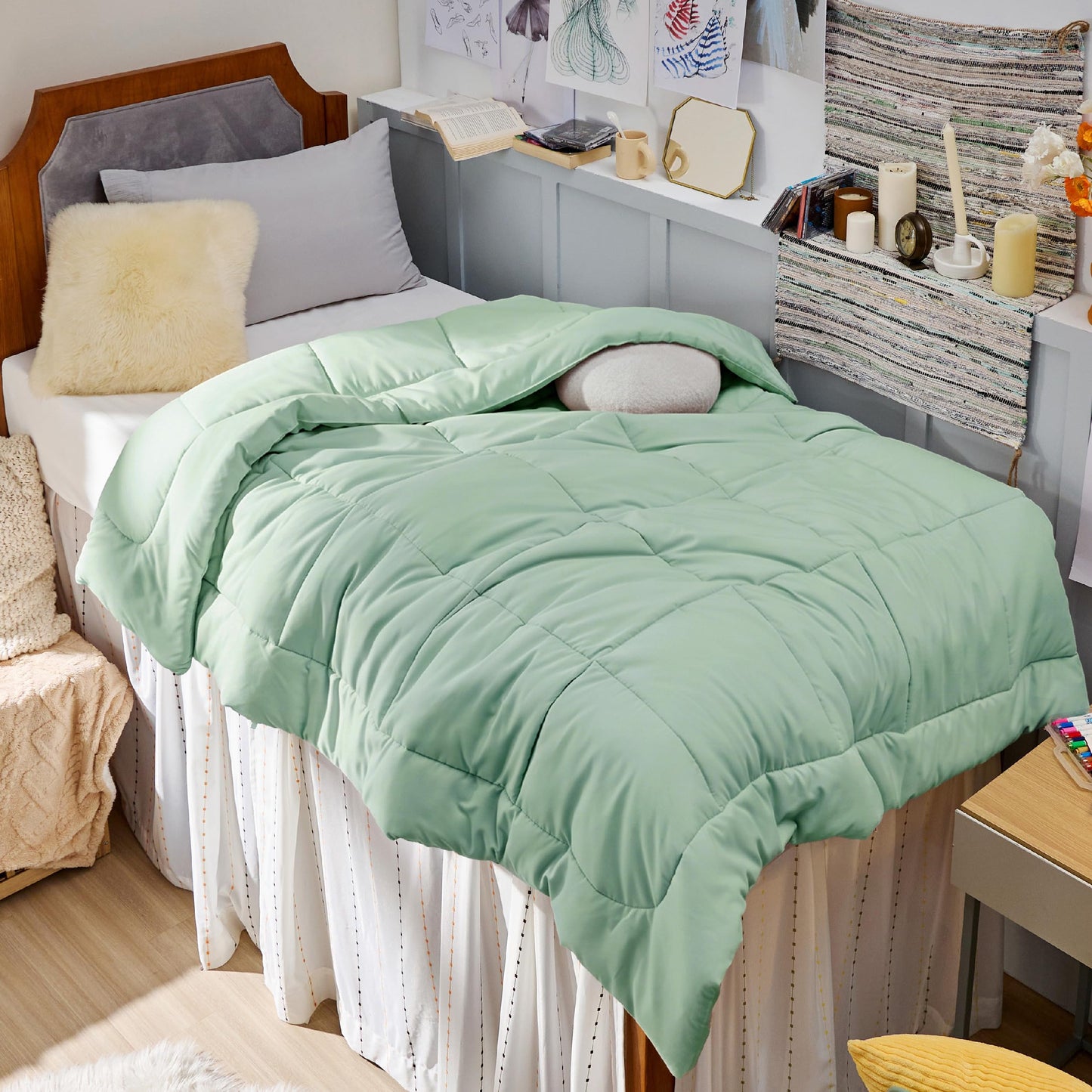 Bedsure Comforter Duvet Insert - Quilted Comforters Queen Size, All Season Duvet, GentleSoft Down Alternative Bedding Blanket, with 8 Tabs, Gifts for Women/Men, White, Queen 88 x 88 Inches