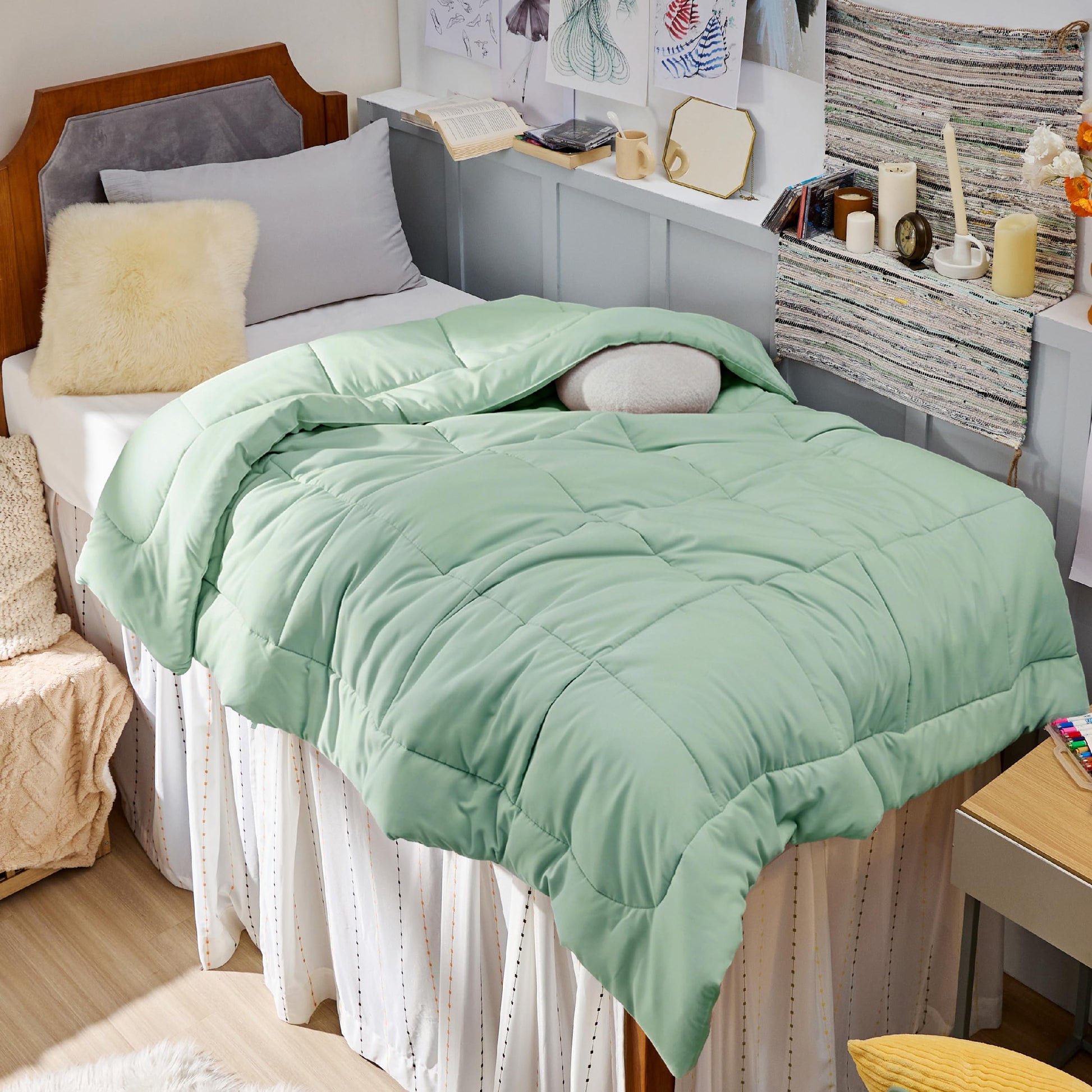 Bedsure Comforter Duvet Insert - Quilted Comforters Queen Size, All Season Duvet, GentleSoft Down Alternative Bedding Blanket, with 8 Tabs, Gifts for Women/Men, White, Queen 88 x 88 Inches